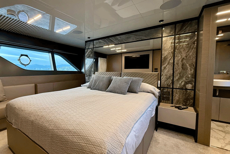 Ferretti Yachts 780